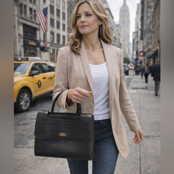 BCBG Handbags - Black BCBG pocket book